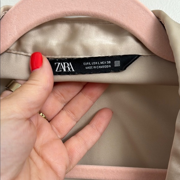 Zara Gold Button Down Blouse with Puff Sleeves - Picture 2 of 3